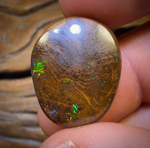 32.2cts - Top Bubbleband Opal from Winton. Australian Opal