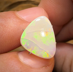 Auction Fall-Through = Your Gain! 🔥 Now More Than 50% Off RRP 🚨 5.6cts - South Australian White Opal. RECUTTER’S DELIGHT