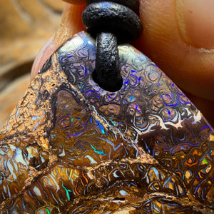 27 x 29mm - Gebohrte Tribal Queensland Boulder Opal Halskette