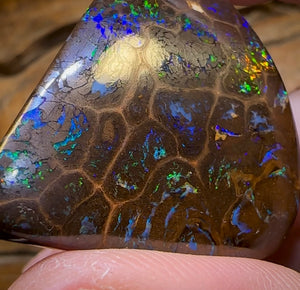 (Must price at $6k as was quoted to christiane) 119.9cts - TOP Reflective Bubble Band Opal from Winton - Opal Whisperers