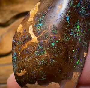 59.5cts - Double Sided Boulder Opal Specimen. Bubble Band - Opal Whisperers