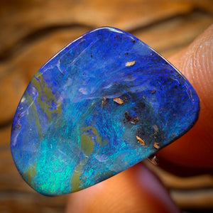 7.5cts - Queensland Boulder Seam Opal. Reef Pattern