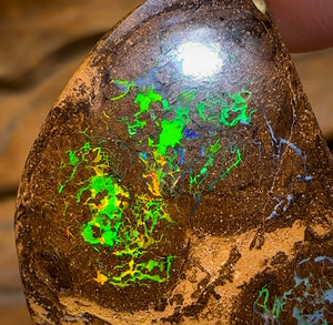 61.3cts - Electric Bubble Band Opal from Winton - Opal Whisperers