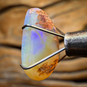 4,2ct - Solider australischer Boulder Pipe Crystal Opal