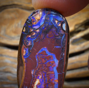 22.5cts - Tribal Australian Boulder Opal. Double Sided