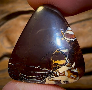 🔨 AUCTION 🔨 No Reserve 35.8cts - Tribal Pattern Queensland Boulder Opal from Koroit