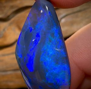 25.5cts - Large Australian Black Opal from Lightning Ridge. Heritage Collection - Opal Whisperers