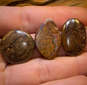 59,3 carats - 3 opales boulder du Queensland en vrac. Lot à prix avantageux.