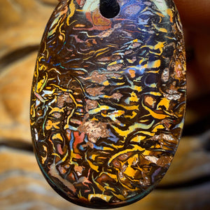 28 x 19 mm – Gebohrte Stammes-Opal-Halskette aus Queensland-Boulderopal