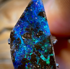 5.2cts - Queensland Boulder Seam Opal. Reef Pattern!