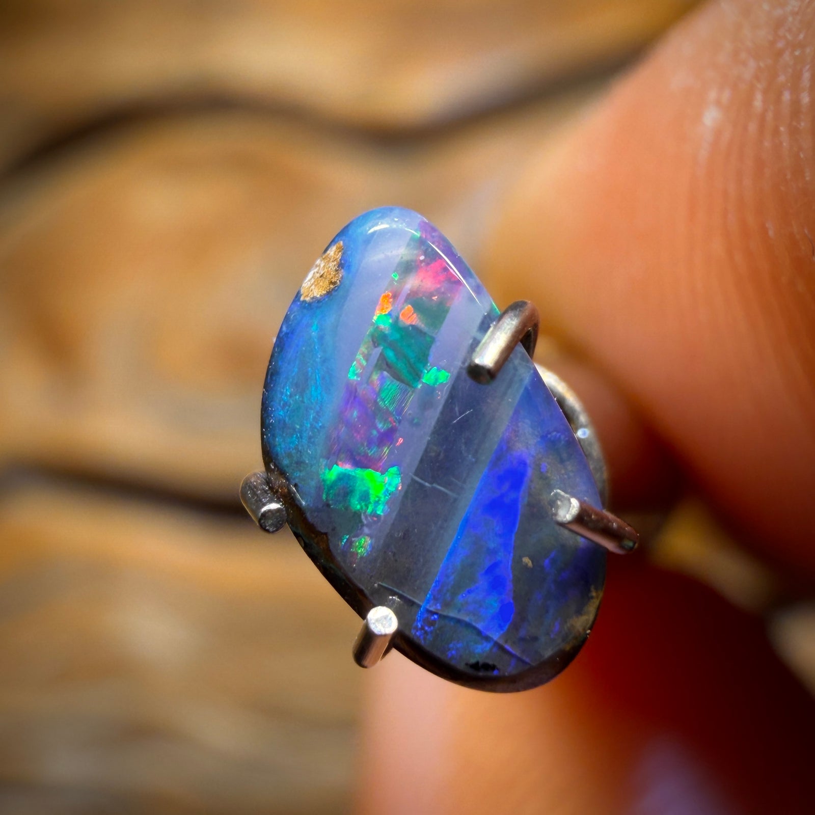 0.75cts - Queensland Boulder Seam Opal. Australian Opal