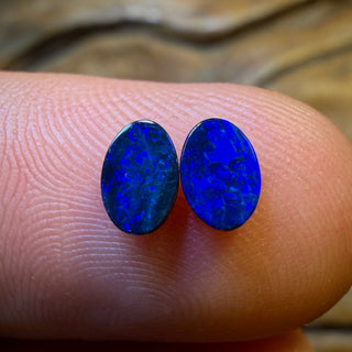 0,7 Karat – Australisches Boulder-Opal-Dubletten-Paar