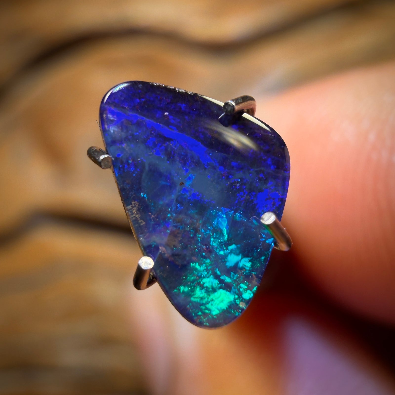 0.8cts - Queensland Boulder Seam Opal. Australian Opal