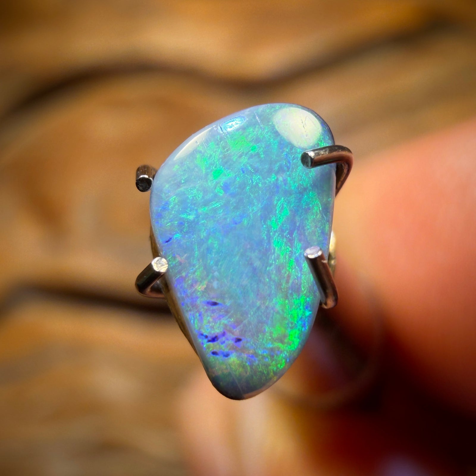 0.8cts - Queensland Boulder Seam Opal from Winton