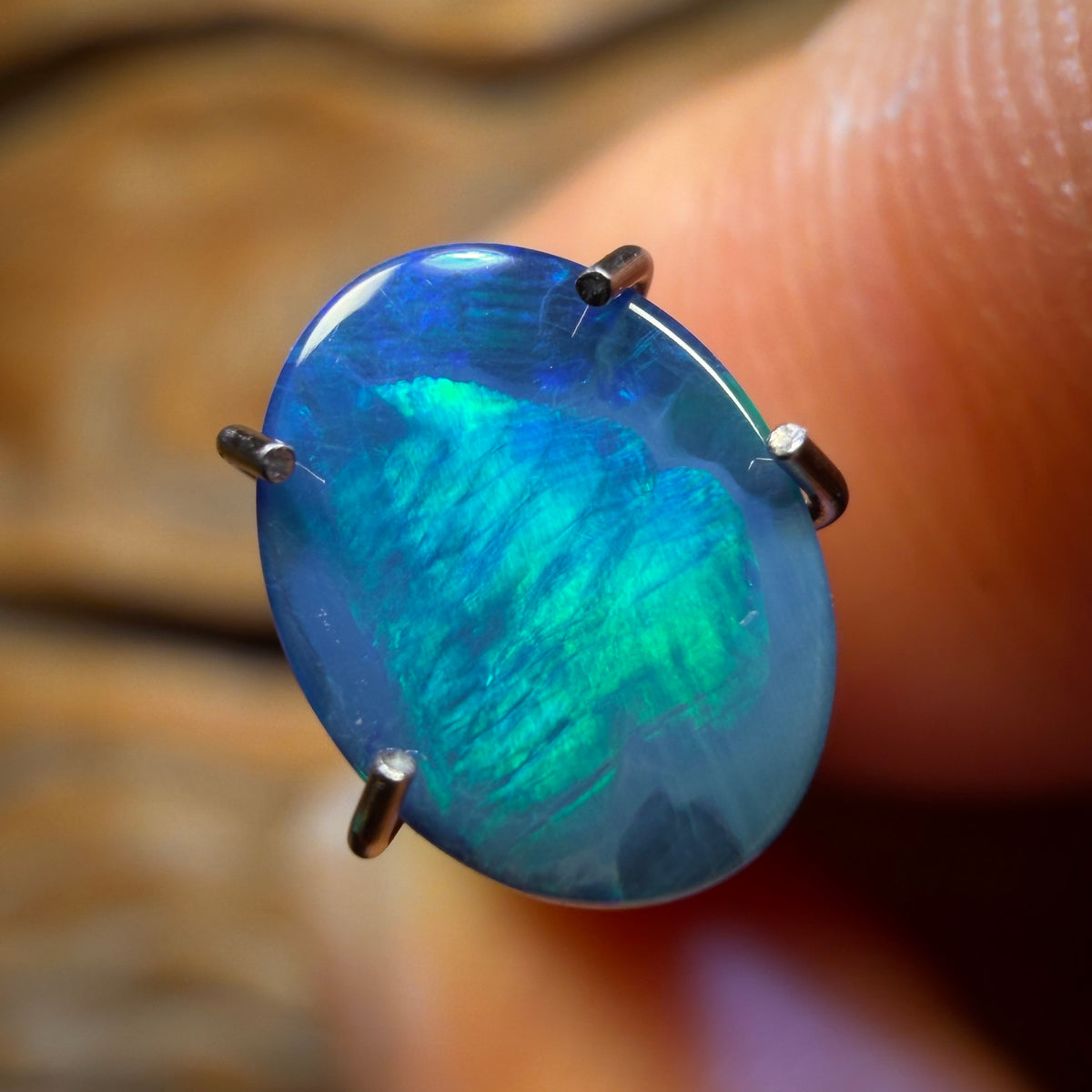 0.95cts - Australian Boulder Opal Doublet