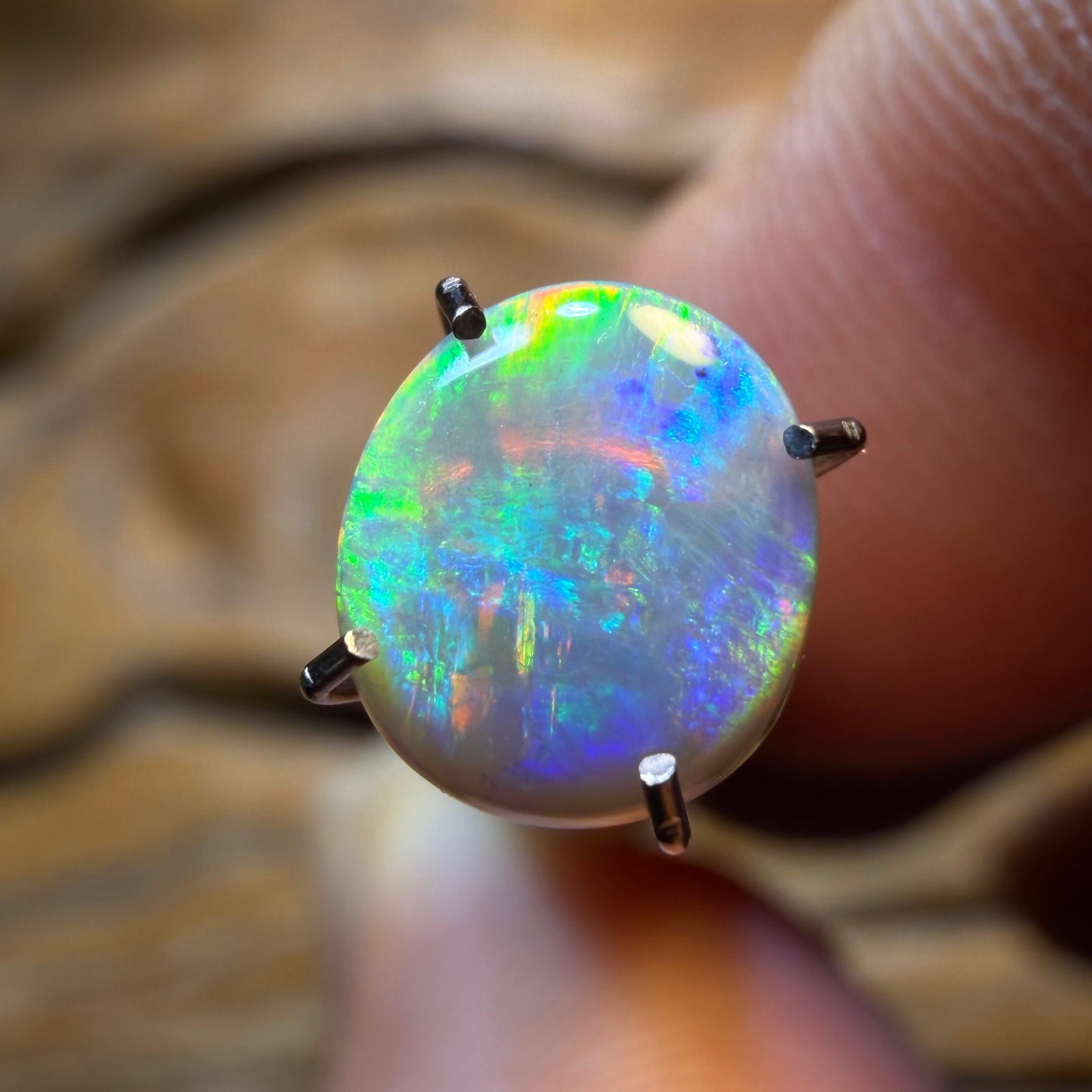 0.95cts - Dark Opal from Lightning Ridge