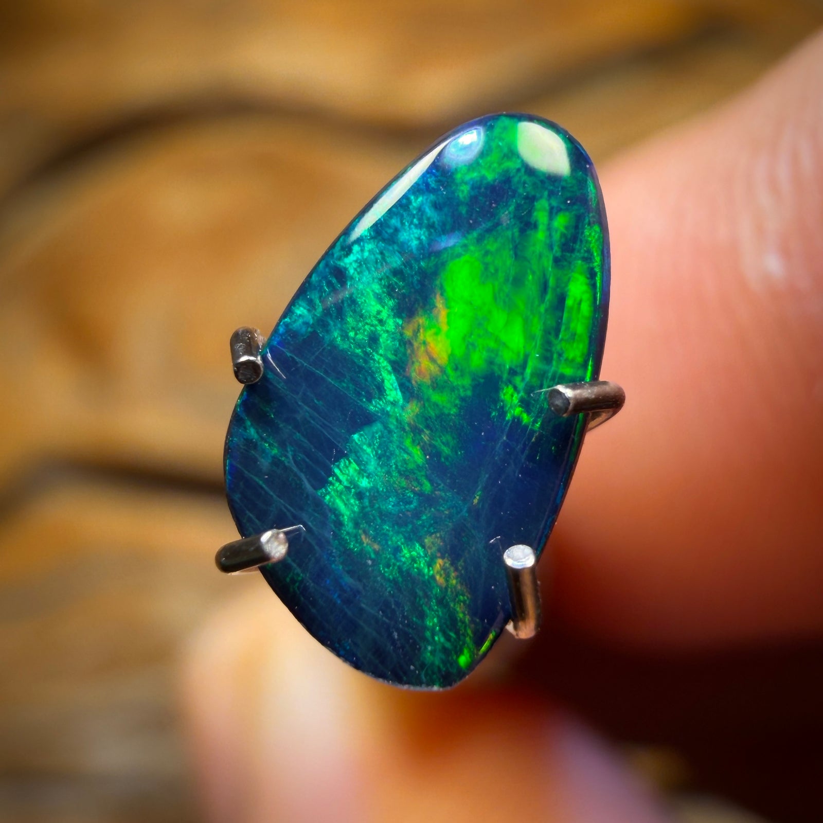 0.95cts - Lightning Ridge Opal Doublet