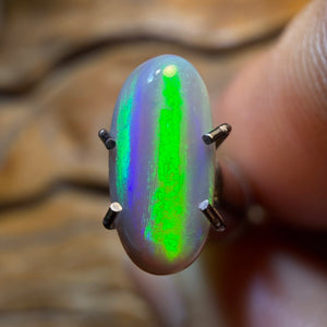 0.98cts - Dark Opal from Lightning Ridge