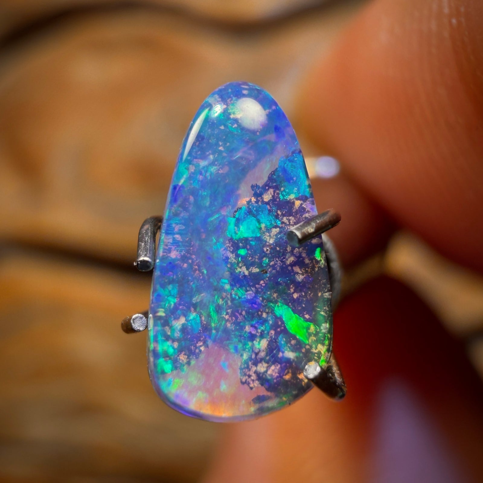 0.9cts - Australian Boulder Seam Opal