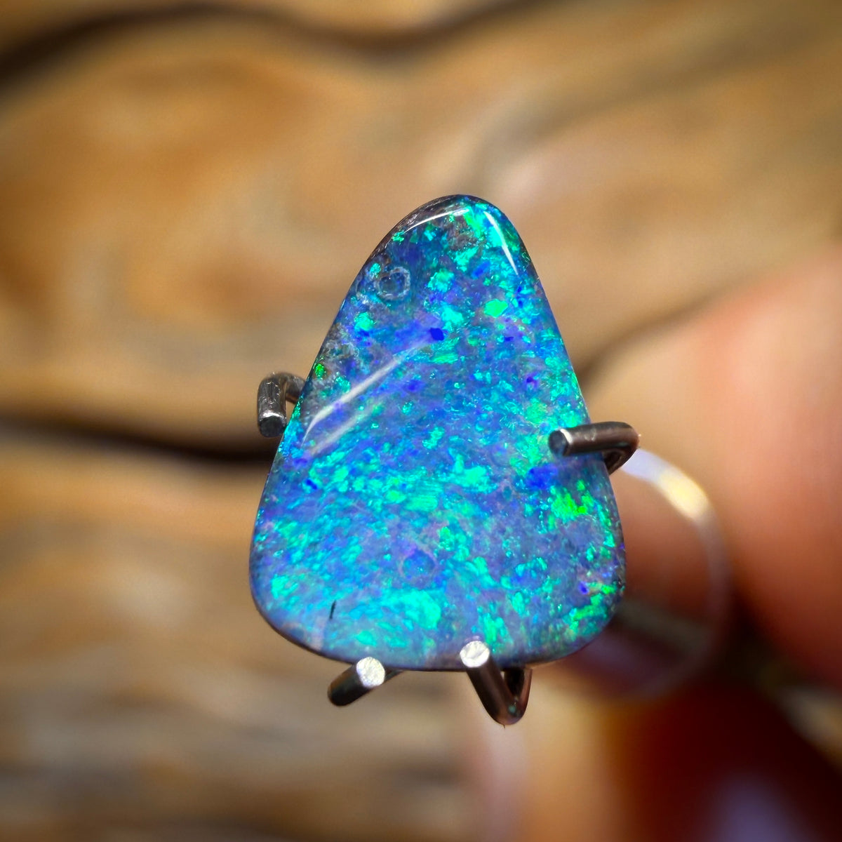 0.9cts - Australian Boulder Seam Opal from Winton