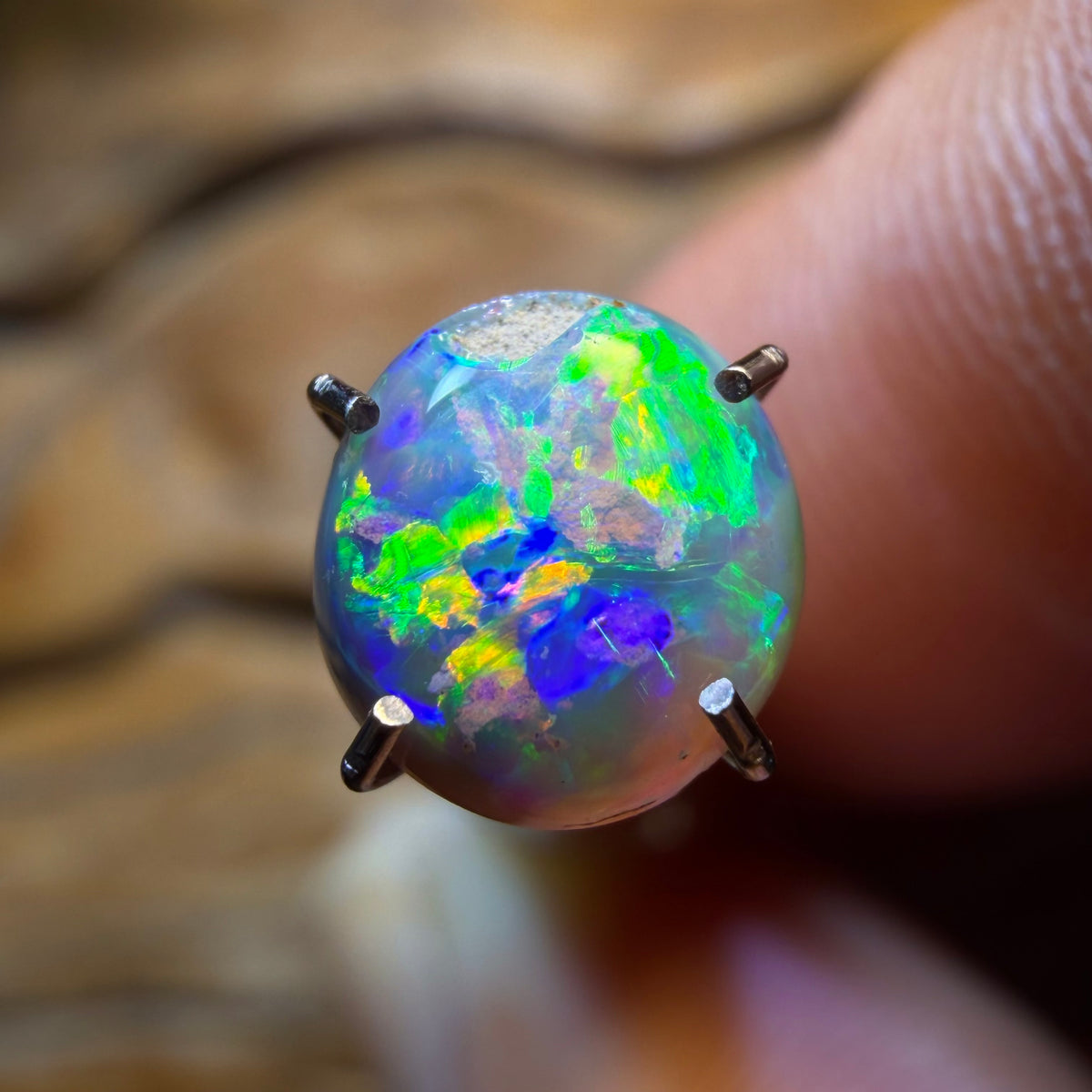 0.9cts - Dark Opal from Lightning Ridge