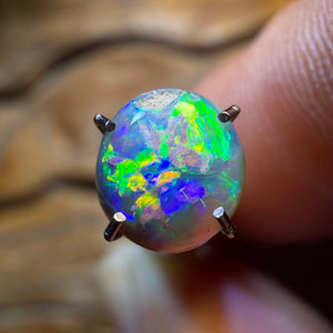 0.9cts - Dark Opal from Lightning Ridge