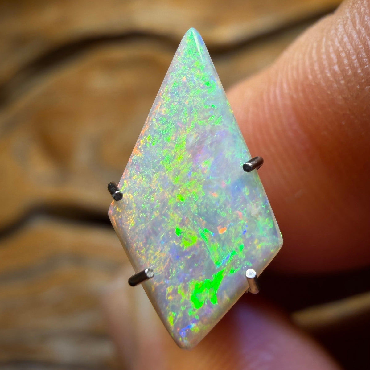 0.9cts - South Australian Crystal Opal