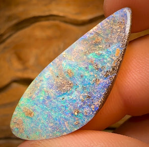 21.7cts - Queensland Boulder Seam Opal. Top Reef Pattern