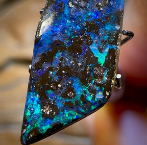 5.2cts - Queensland Boulder Seam Opal. Reef Pattern!