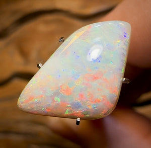 4,2 carats – Opale blanche rare d'Australie du Sud de Mintabie, collection Andreou Heritage