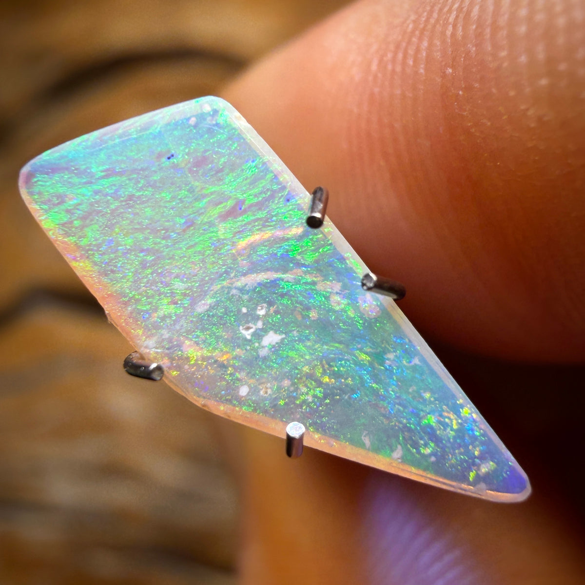🔨 AUCTION 🔨 No Reserve 0.85cts - South Australian Crystal Opal from Coober Pedy
