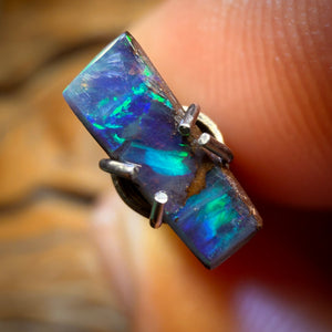 Half Price Card! 0.8cts - Queensland Boulder Seam Opal. Australian Opal Bargain