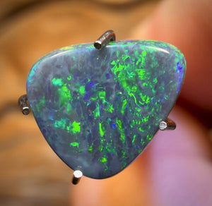 Opale noire Lightning Ridge de 1,2 ct