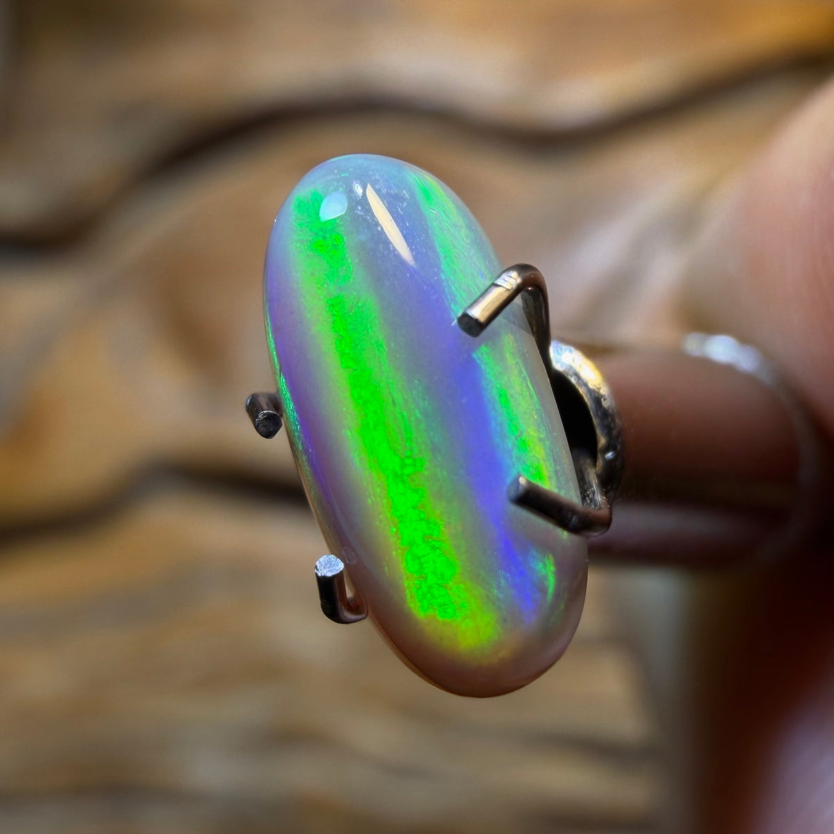 0.98cts - Amazing Rolling Windmill Dark Opal from Lightning Ridge