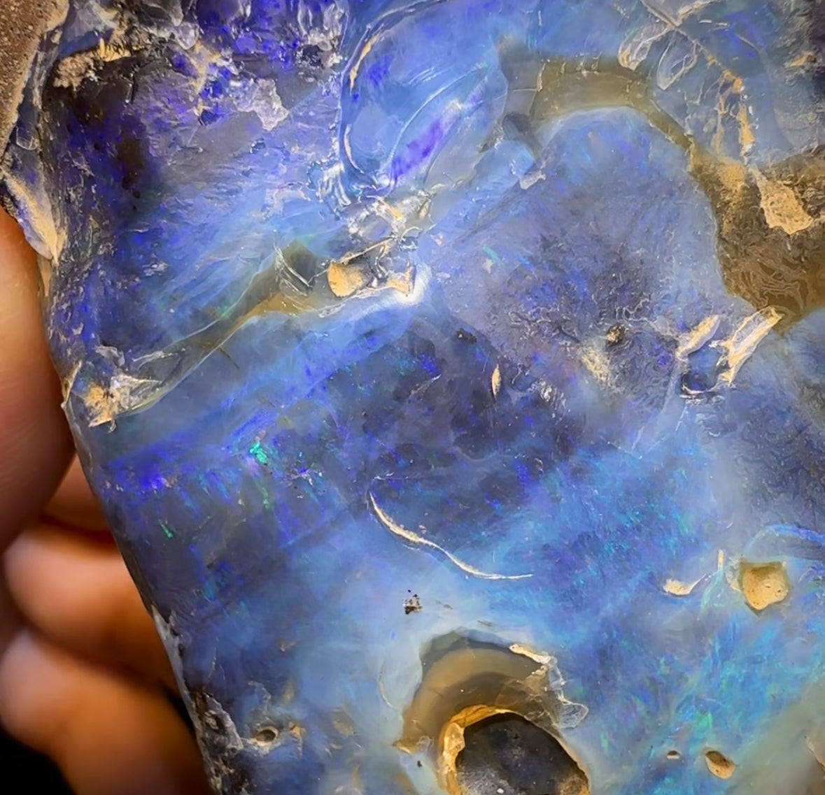 916g - HUGE Queensland Boulder Seam Opal Rough Specimen