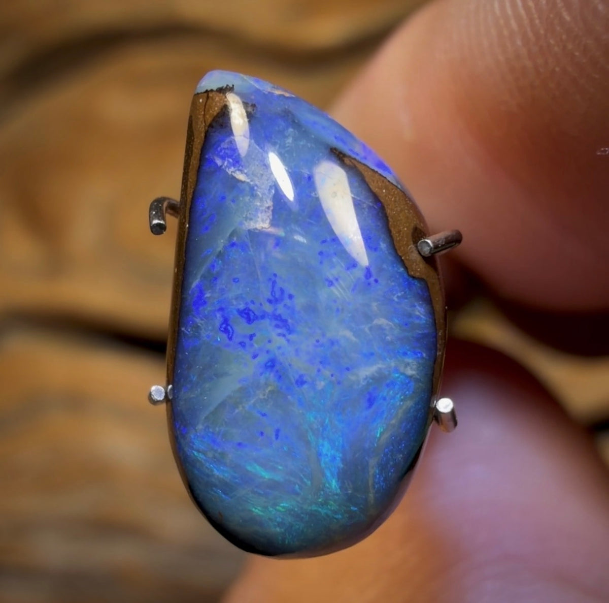 🔨 AUCTION 🔨 No Reserve 3.4cts - Queensland Boulder Seam Opal from Winton. Australian Opal