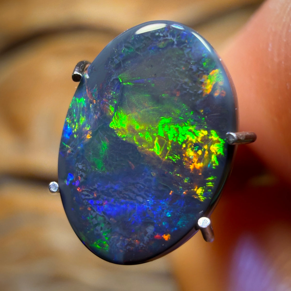 1.8cts - Gem Lightning Ridge Black Opal
