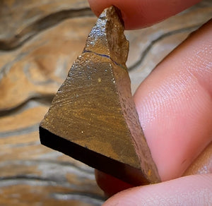 26.4cts - Queensland Boulder Seam Opal Rub