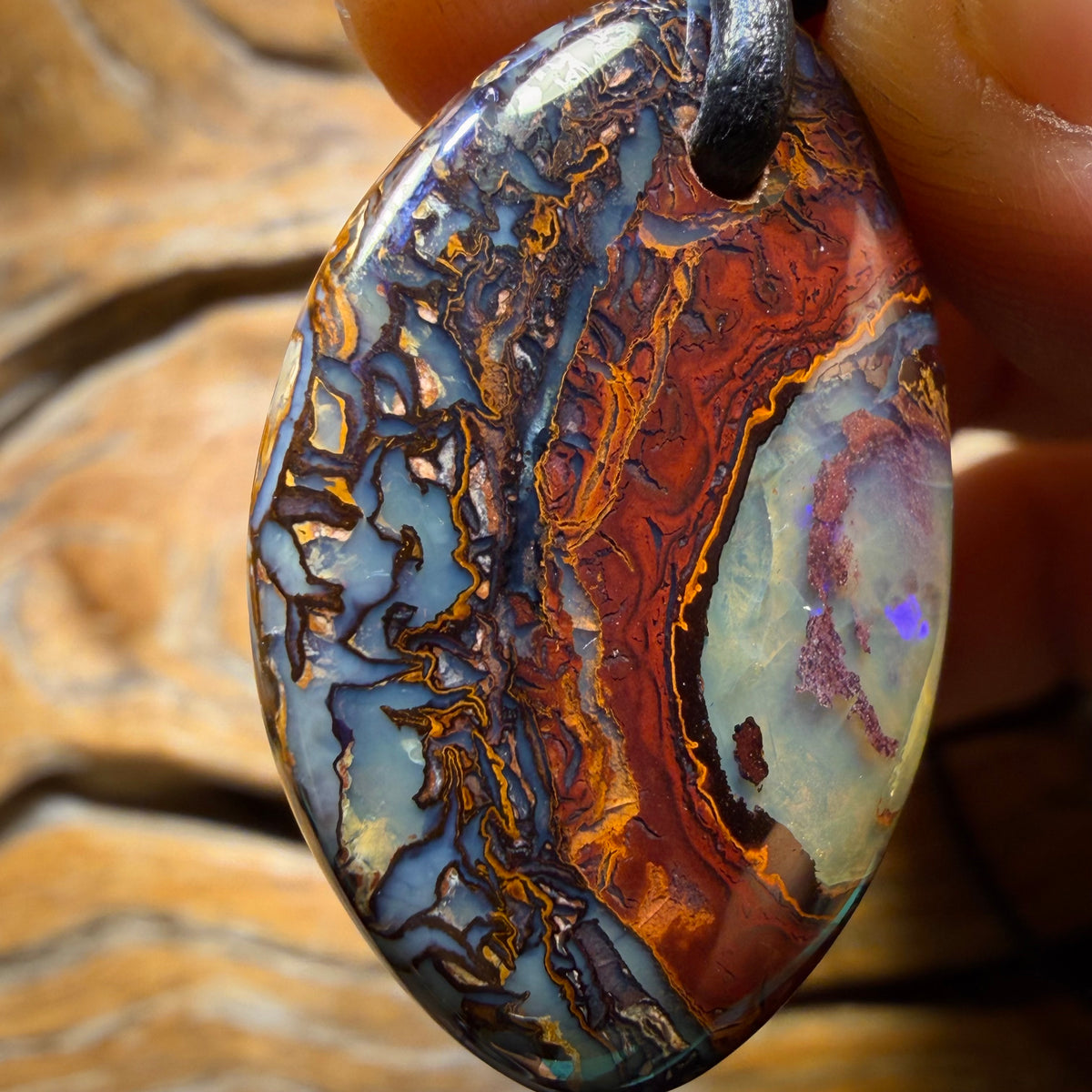 33 x 23 mm – Gebohrte Stammes-Queensland-Boulder-Opal-Halskette