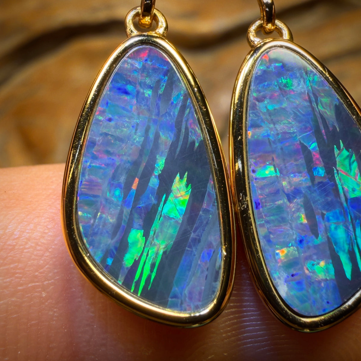 (28) Sterling Silber Vergoldet – Australische Boulder-Opal-Doublet Ohrstecker