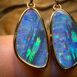 (28) Sterling Silber Vergoldet – Australische Boulder-Opal-Doublet Ohrstecker