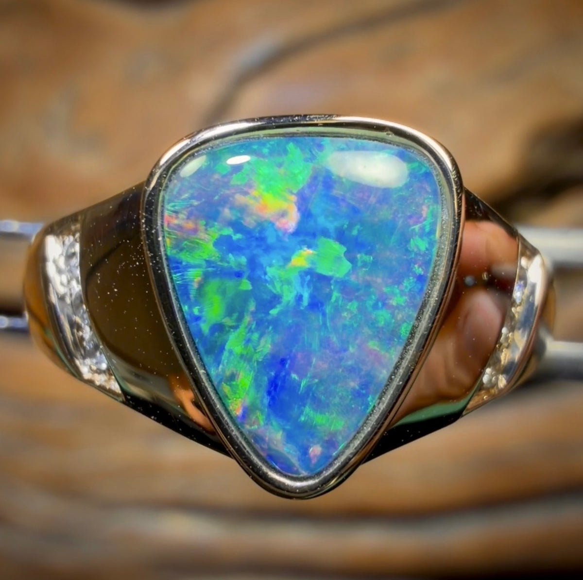 Bague en or 14 carats et opale boulder massive du Queensland