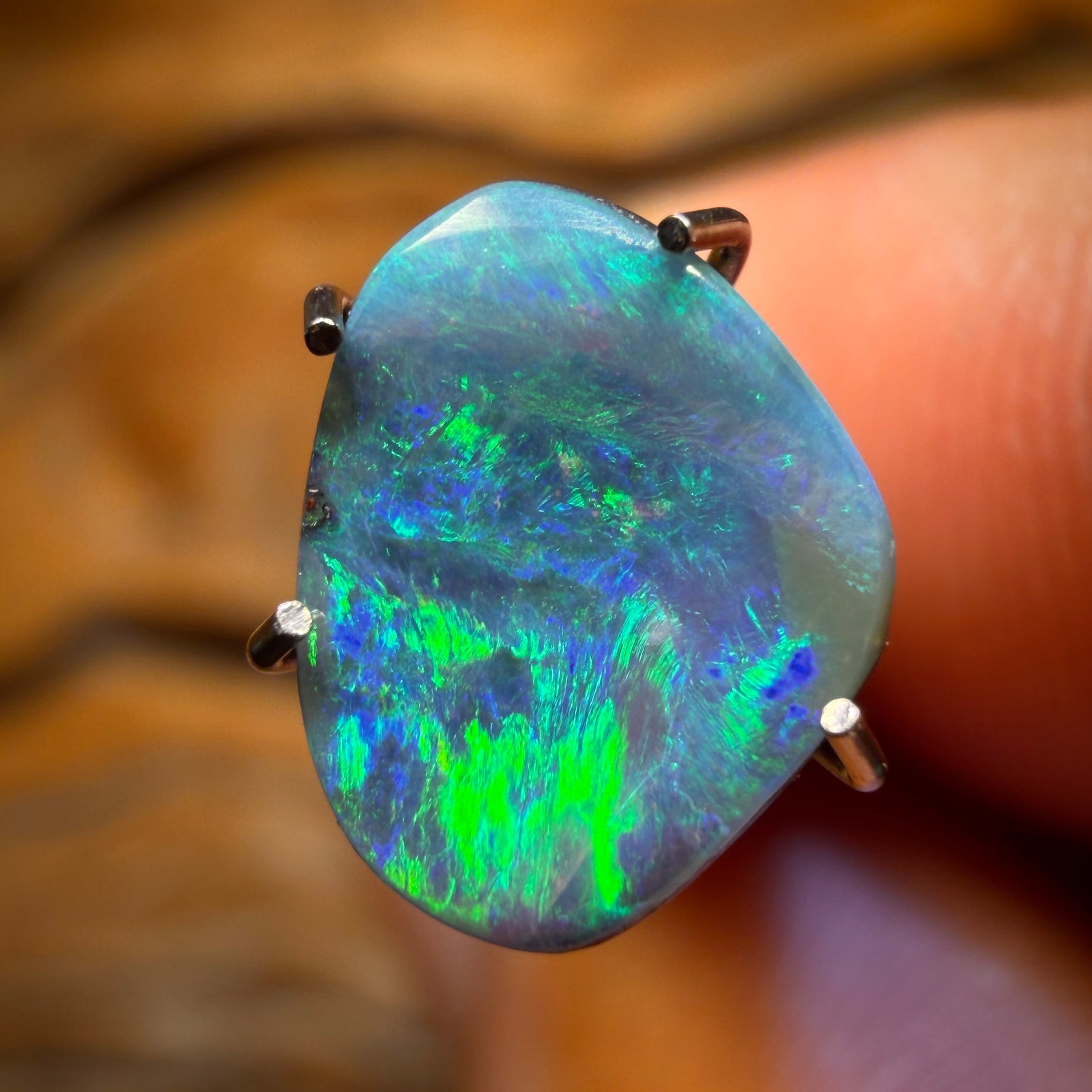 1.25cts - Queensland Boulder Seam Opal. Australian Opal
