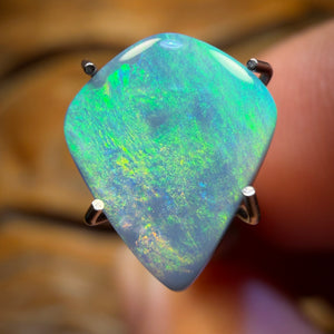 1.5cts - Dark Opal from Lightning Ridge