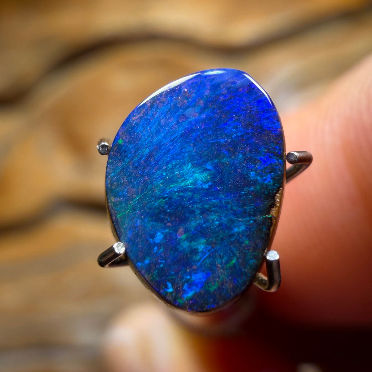 1.5cts - Queensland Boulder Seam Opal. Australian Opal