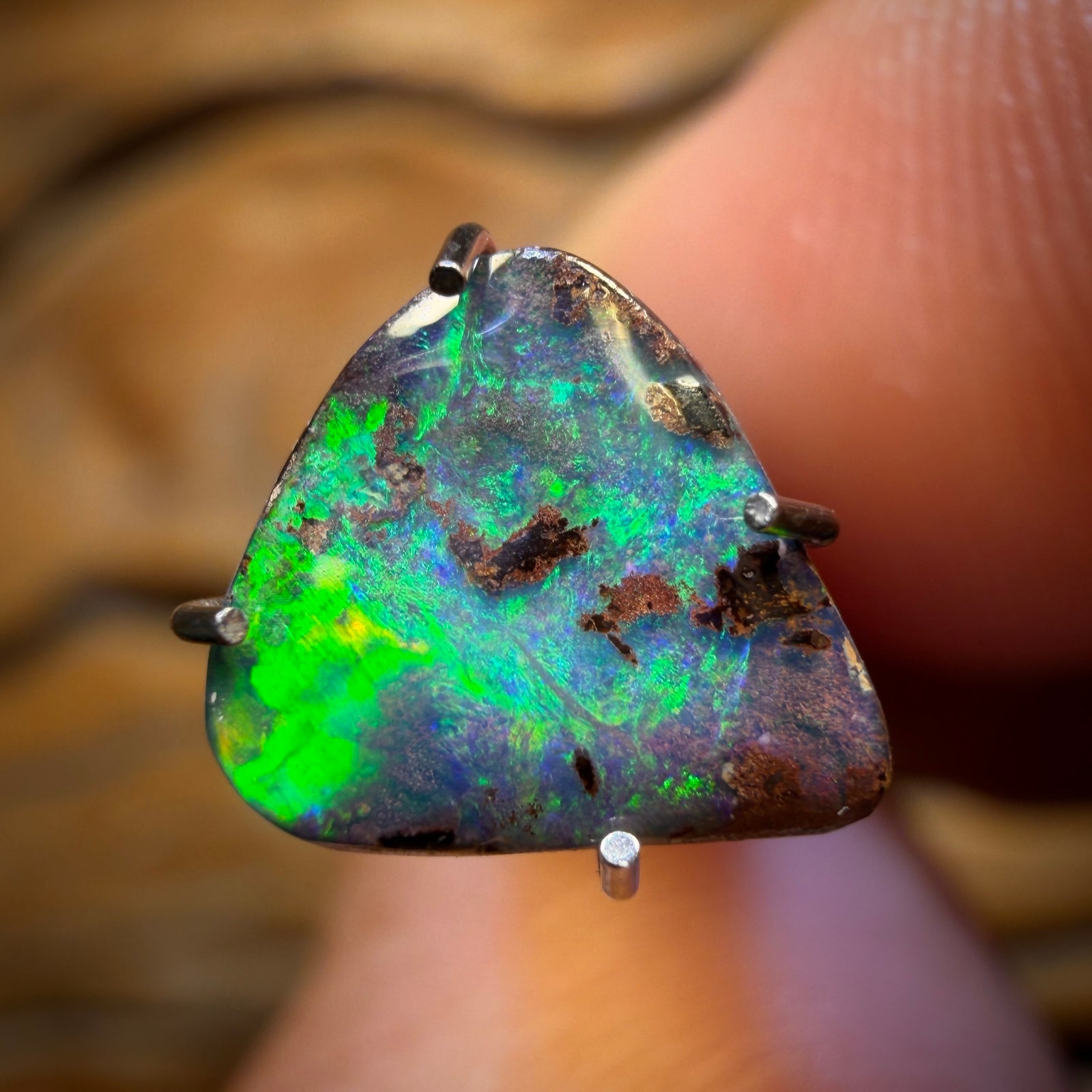 1.5cts - Queensland Boulder Seam Opal. Australian Opal
