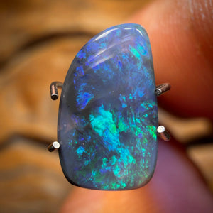 1.6cts - Lightning Ridge Semi Black Opal