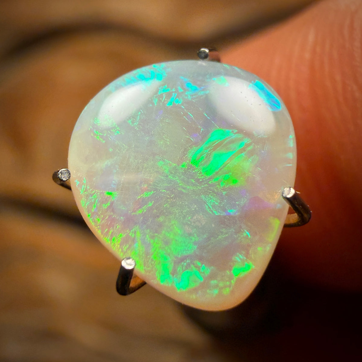 1.7cts_-_Lightning_Ridge_Light_Opal