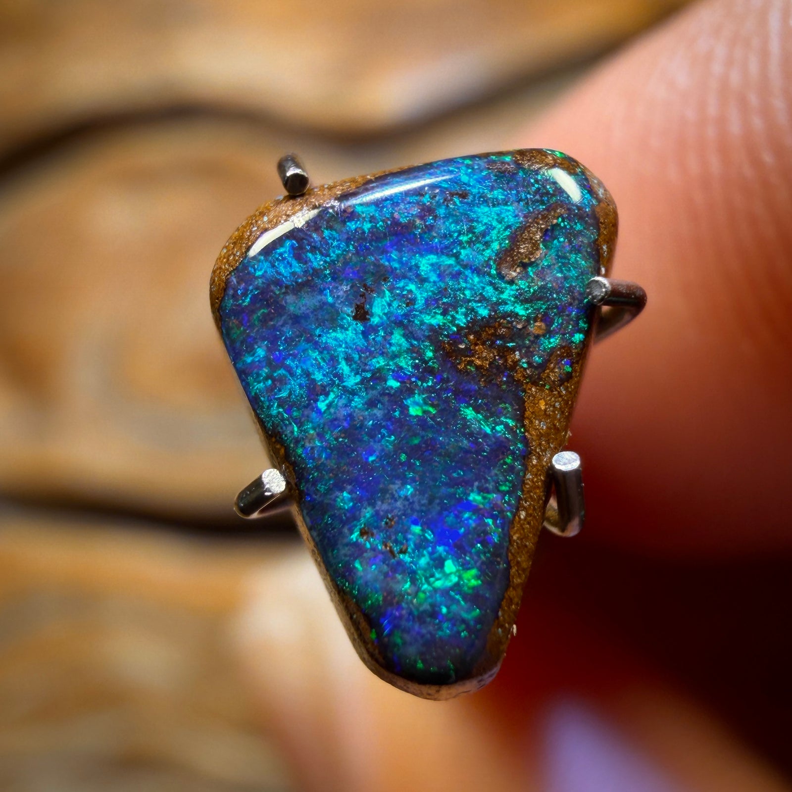 1.7cts - Queensland Boulder Seam Opal from Winton