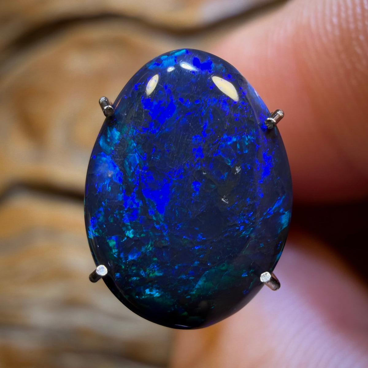 1.9cts - Lightning Ridge Black Opal